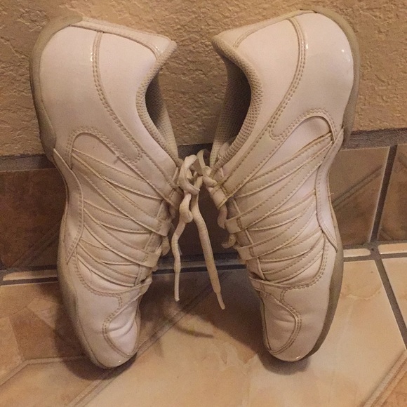 cheap nike cheer shoes